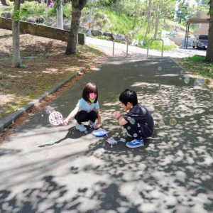 仲良くシャボン玉